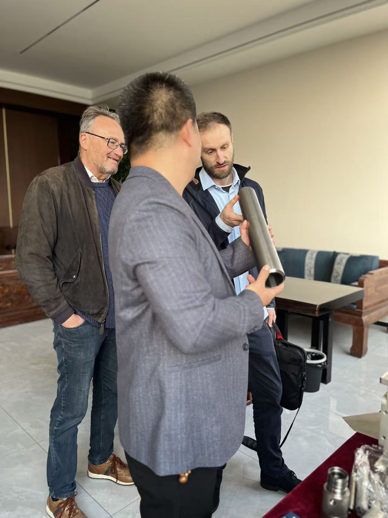 বাহ! জার্মান ক্লায়েন্টরা আমাদের কোম্পানিতে 